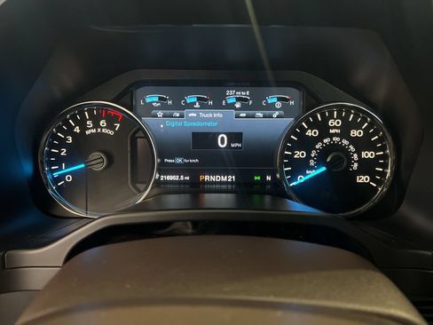 Used 2015 Ford F150 King Ranch w/ Equipment Group 601A Luxury AWD/4WD image 8