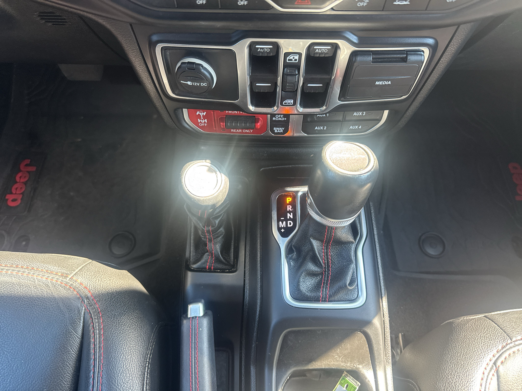 Used 2020 Jeep Gladiator Rubicon AWD/4WD image 15
