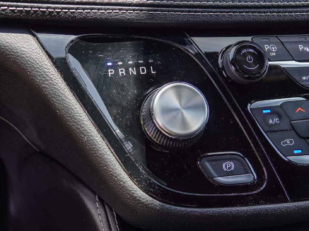 Used 2024 Chrysler Pacifica Premium FWD image 18