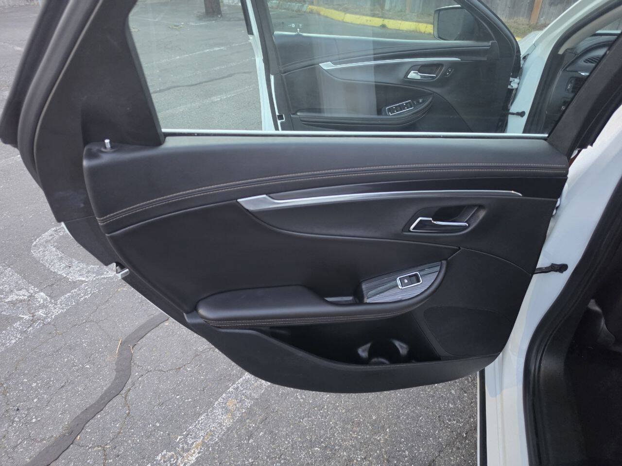 Used 2016 Chevrolet Impala LT FWD image 35