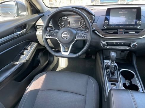 Certified 2024 Nissan Altima 2.5 SV FWD image 9