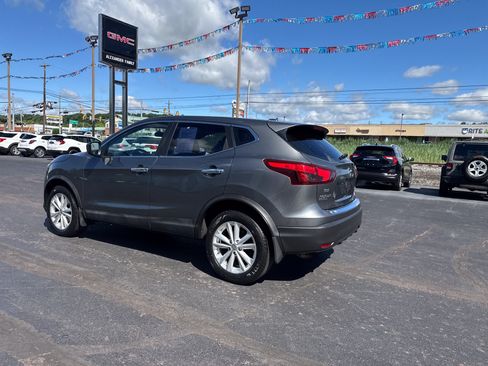 Used 2018 Nissan Rogue Sport S w/ S Appearance Package AWD/4WD image 3