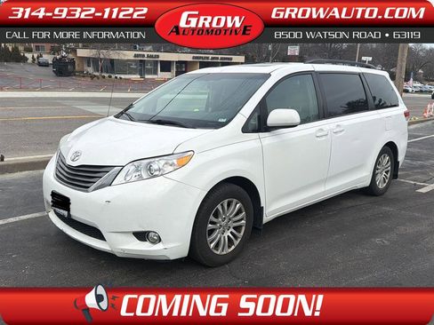 Used 2013 Toyota Sienna XLE image 1