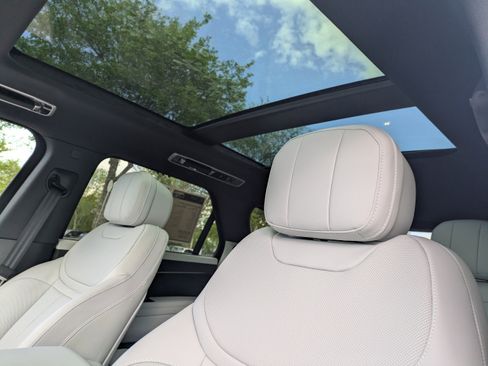 Used 2026 Land Rover Range Rover Sport SE image 4