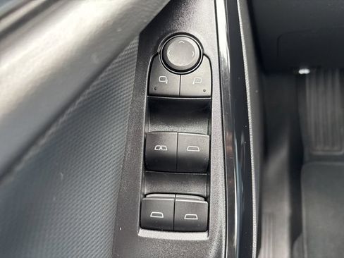 Used 2025 Chevrolet Equinox LT FWD image 16