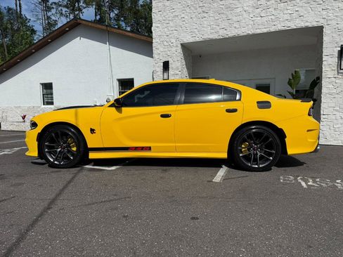 Used 2017 Dodge Charger R/T image 2