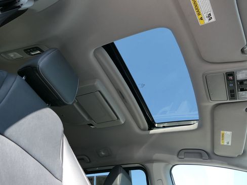 Used 2024 Honda Odyssey Touring image 32