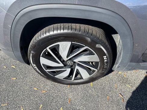 Used 2025 Volkswagen Atlas SE image 29