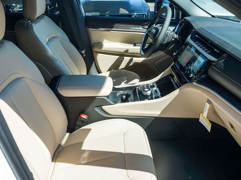 New 2026 Jeep Grand Cherokee Limited image 17