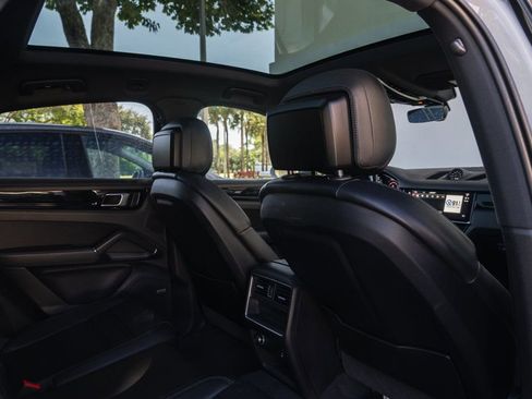 Used 2022 Porsche Cayenne Coupe image 26