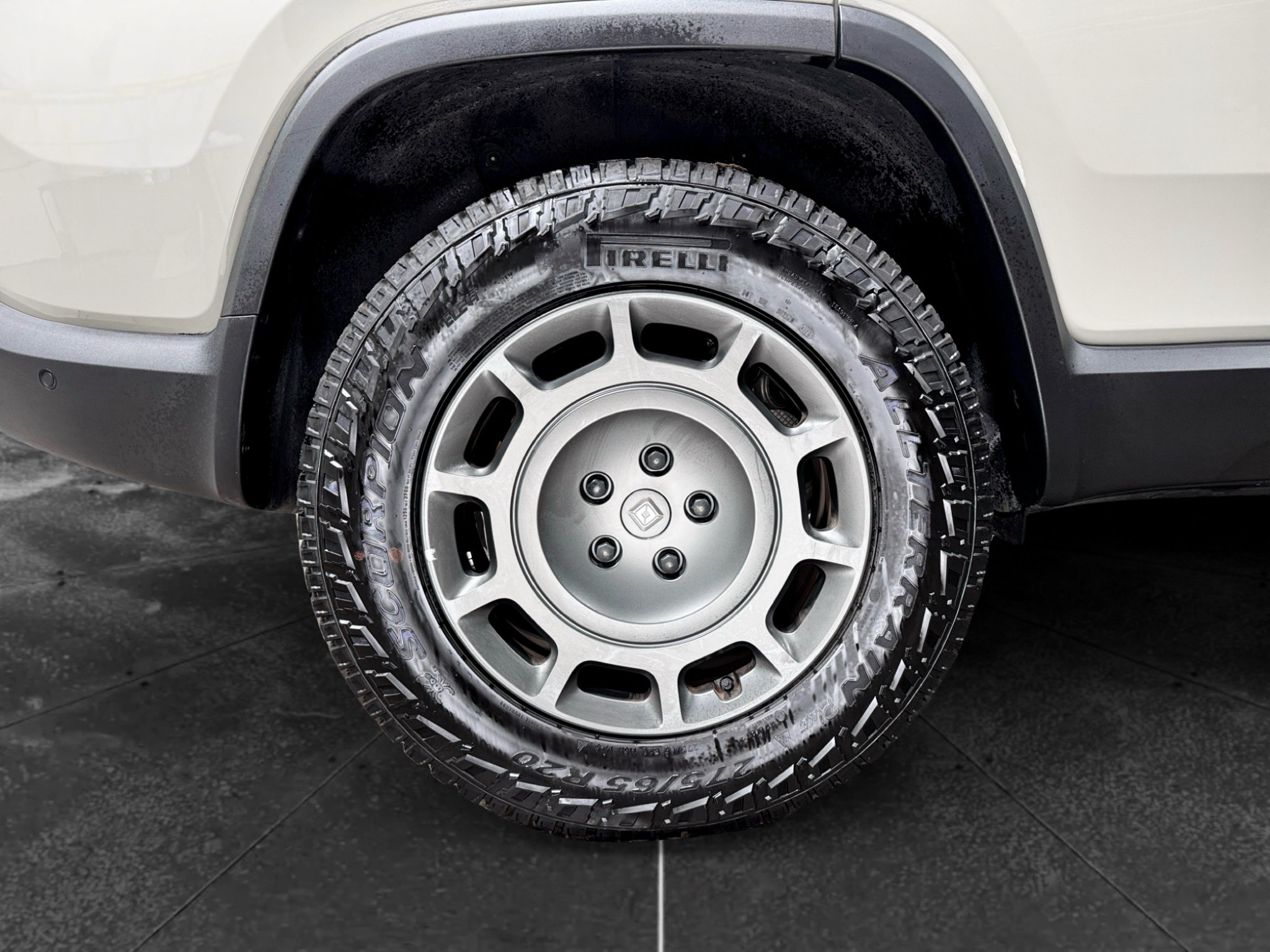 Used 2025 Rivian R1S Premium Dual AWD/4WD image 34