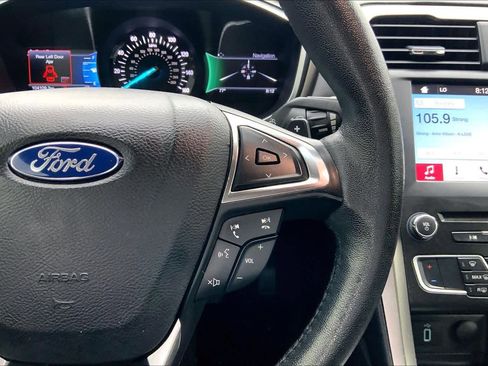 Used 2017 Ford Fusion SE w/ Equipment Group 201A FWD image 24