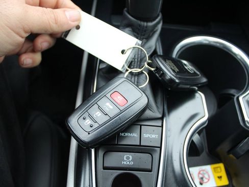 Used 2019 Toyota Camry XLE w/ Driver Assist Package image 35