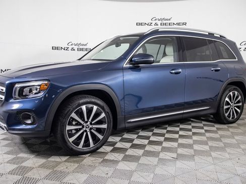 Used 2022 Mercedes-Benz GLB 250 w/ Premium Package Lite image 8
