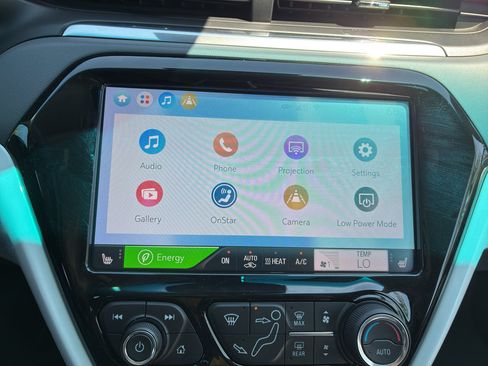 Used 2021 Chevrolet Bolt Premier w/ Infotainment Package FWD image 31