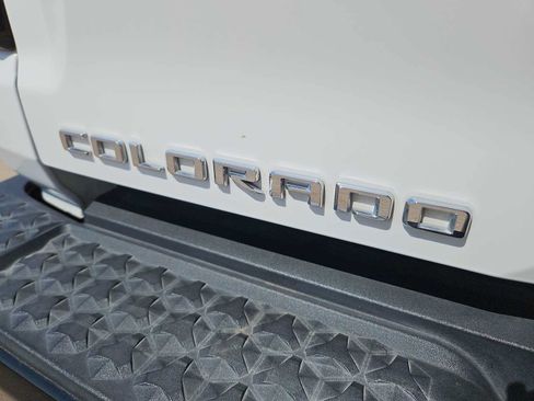 Used 2024 Chevrolet Colorado ZR2 w/ ZR2 Convenience Package III AWD/4WD image 11