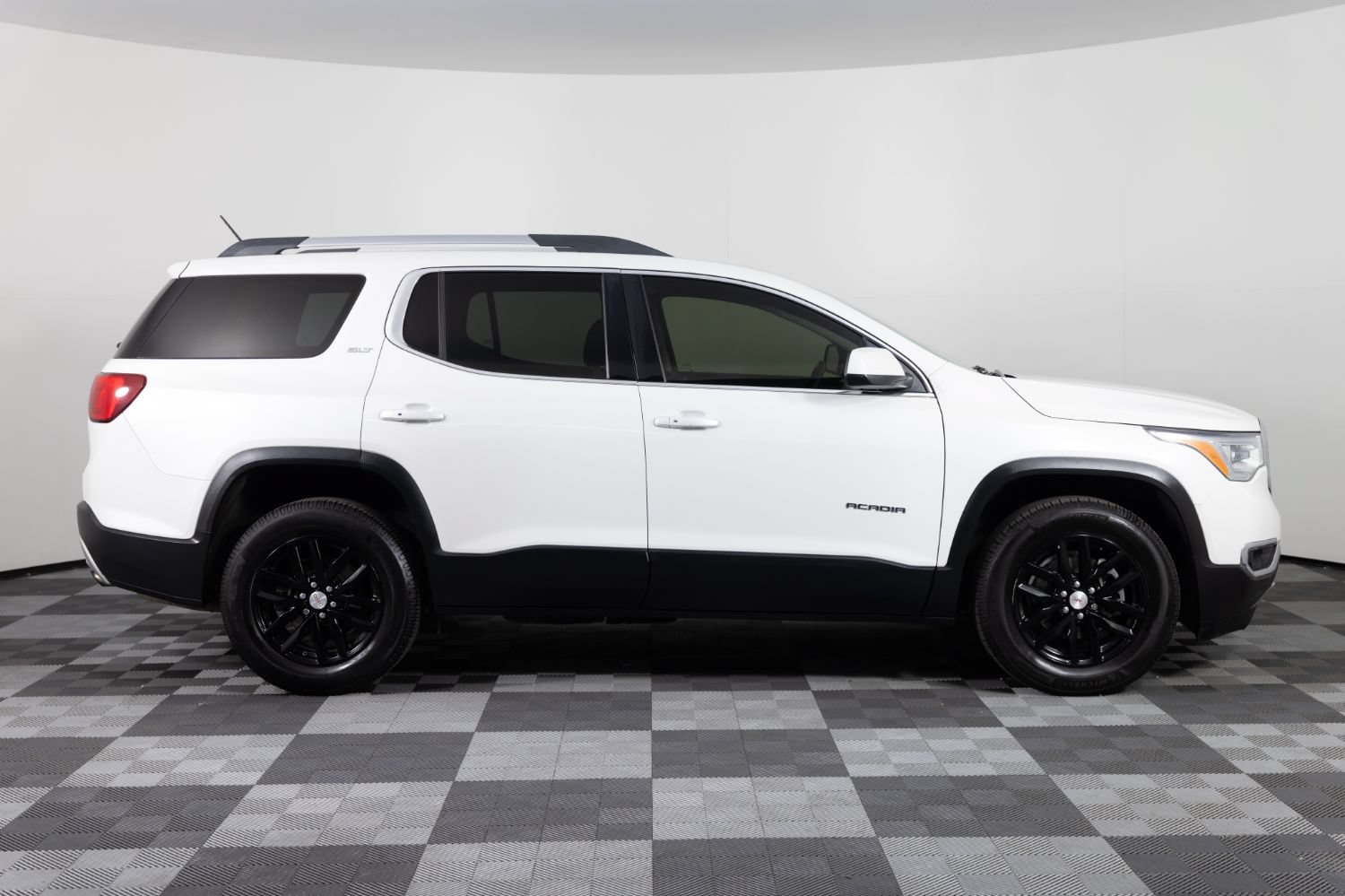 Used 2018 GMC Acadia SLT FWD image 9