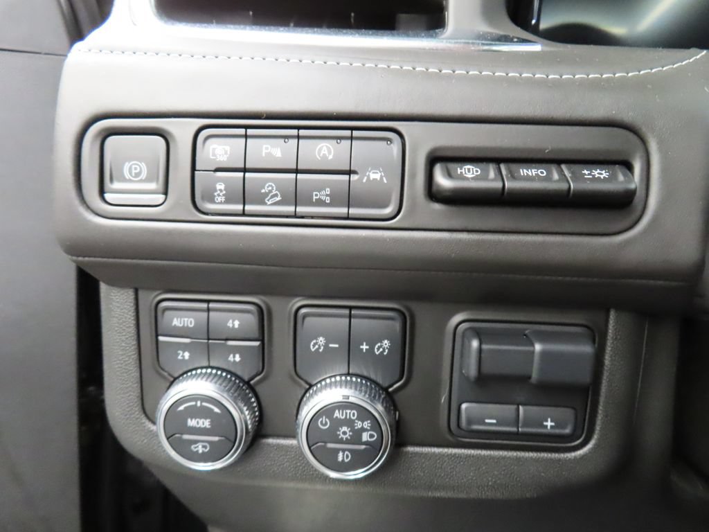 Used 2024 GMC Yukon XL Denali Ultimate AWD/4WD image 47