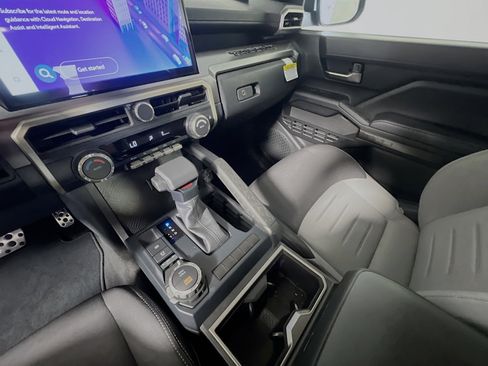 Used 2025 Toyota Tacoma TRD Sport image 26