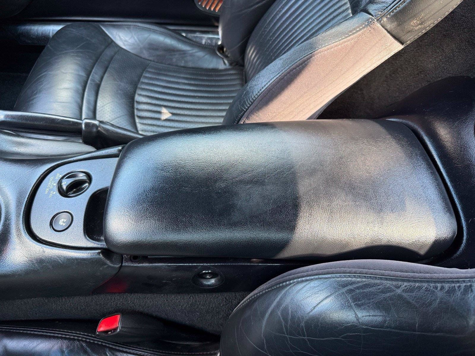 Used 1999 Chevrolet Corvette Convertible RWD image 33