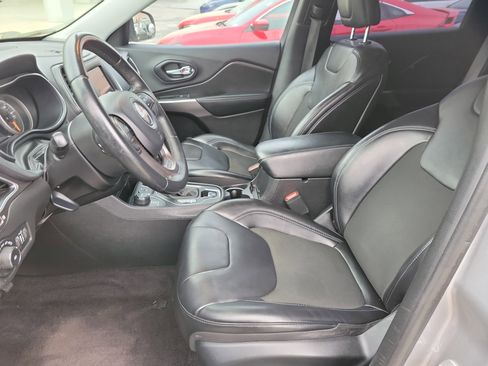 Used 2019 Jeep Cherokee Latitude Plus image 17