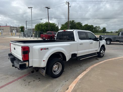 Used 2023 Ford F350 Lariat w/ Tow Technology Package image 5