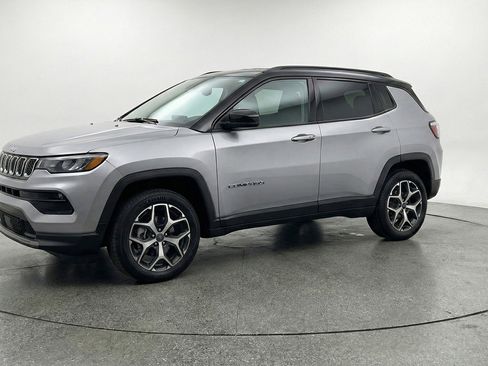 Used 2025 Jeep Compass Limited image 3