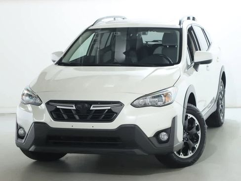 Used 2022 Subaru Crosstrek 2.0i Premium w/ Moonroof Package image 2