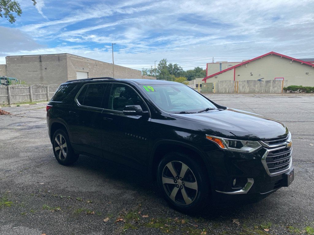 Used 2019 Chevrolet Traverse LT w/ LT Premium Package AWD/4WD image 7