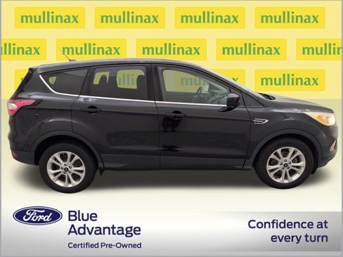 Used 2017 Ford Escape SE FWD image 2