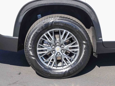Used 2024 Chevrolet Traverse LS FWD image 9