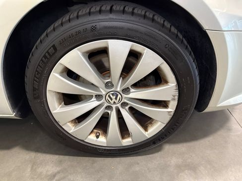 Used 2010 Volkswagen CC Sport FWD image 17