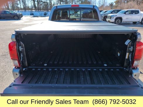 Used 2018 Toyota Tacoma TRD Off-Road w/ Technology Package image 22