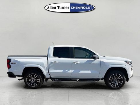 Used 2025 Chevrolet Colorado Z71 AWD/4WD image 3