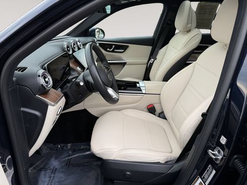 Used 2023 Mercedes-Benz GLC 300 4MATIC image 9