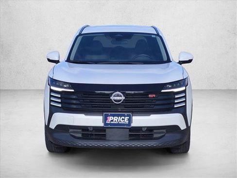 Used 2025 Nissan Kicks SR FWD image 2