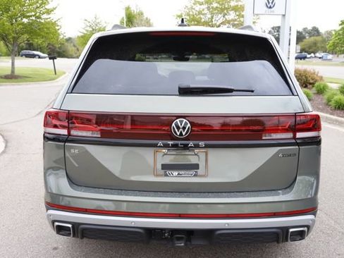 Used 2025 Volkswagen Atlas Peak Edition SE AWD/4WD image 4