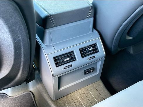 Used 2025 INEOS Grenadier Fieldmaster Edition image 23