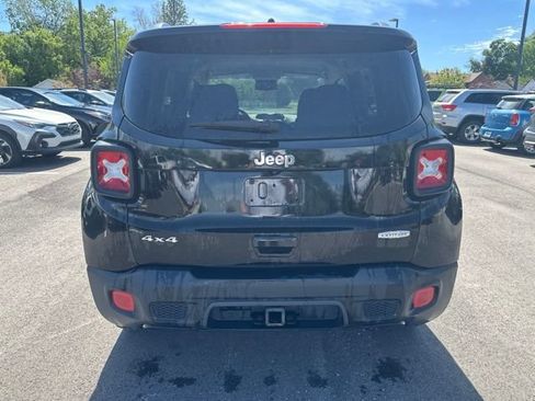 Used 2018 Jeep Renegade Latitude w/ Popular Equipment Group AWD/4WD image 4