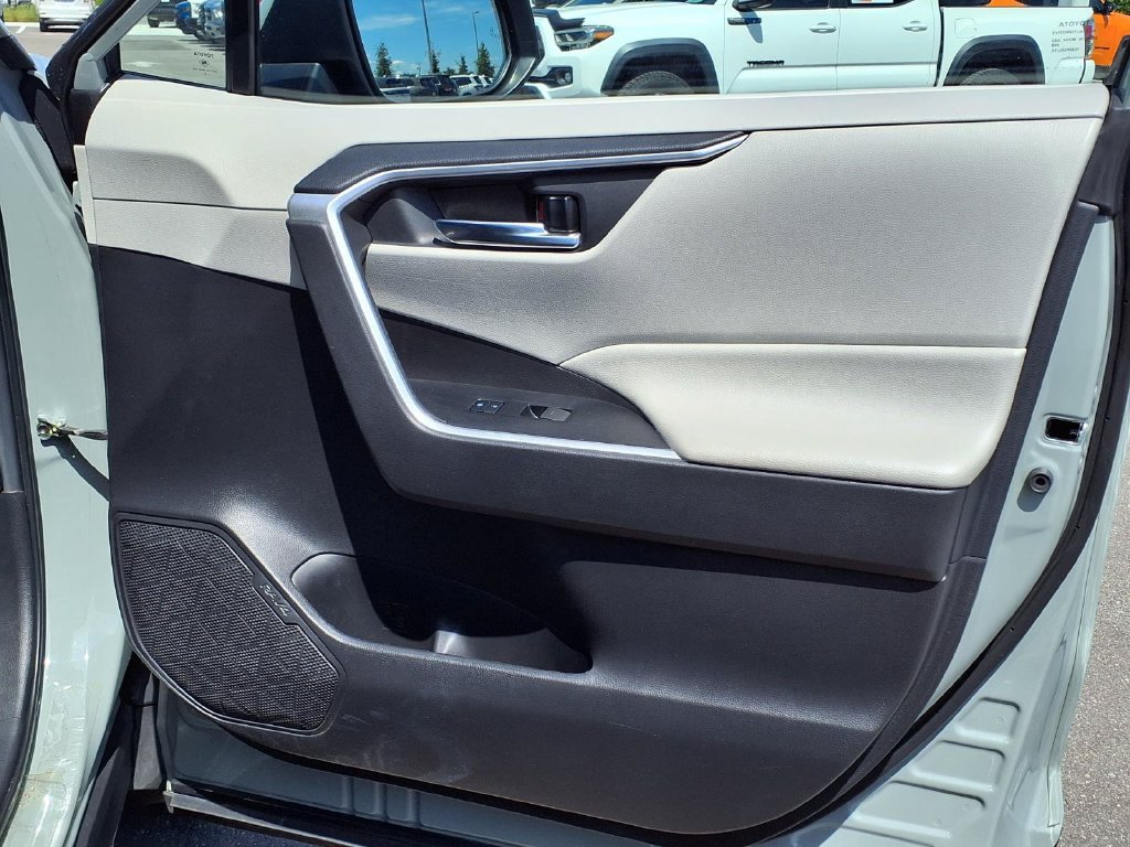 Used 2022 Toyota RAV4 XLE AWD/4WD image 13