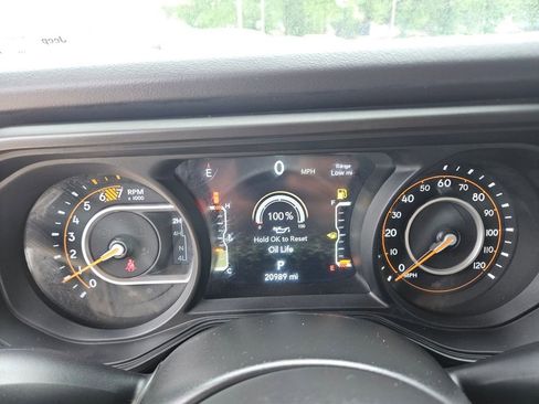 Used 2025 Jeep Wrangler Unlimited Rubicon AWD/4WD image 19