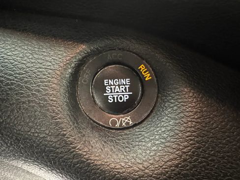 Used 2019 Jeep Cherokee Limited image 17