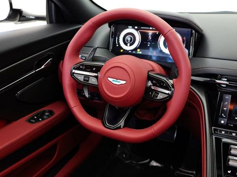 Used 2025 Aston Martin DB12 Convertible image 7
