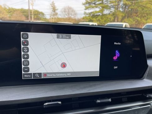 Used 2025 Kia Telluride AWD image 10