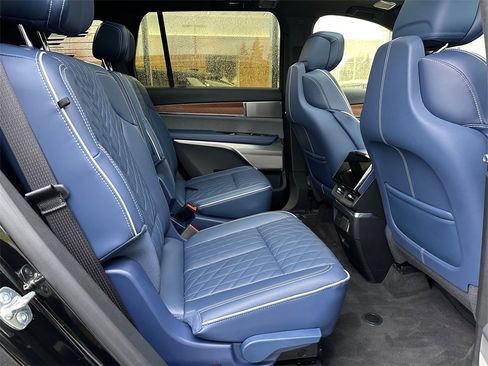 Used 2026 Cadillac Vistiq Premium Luxury image 12