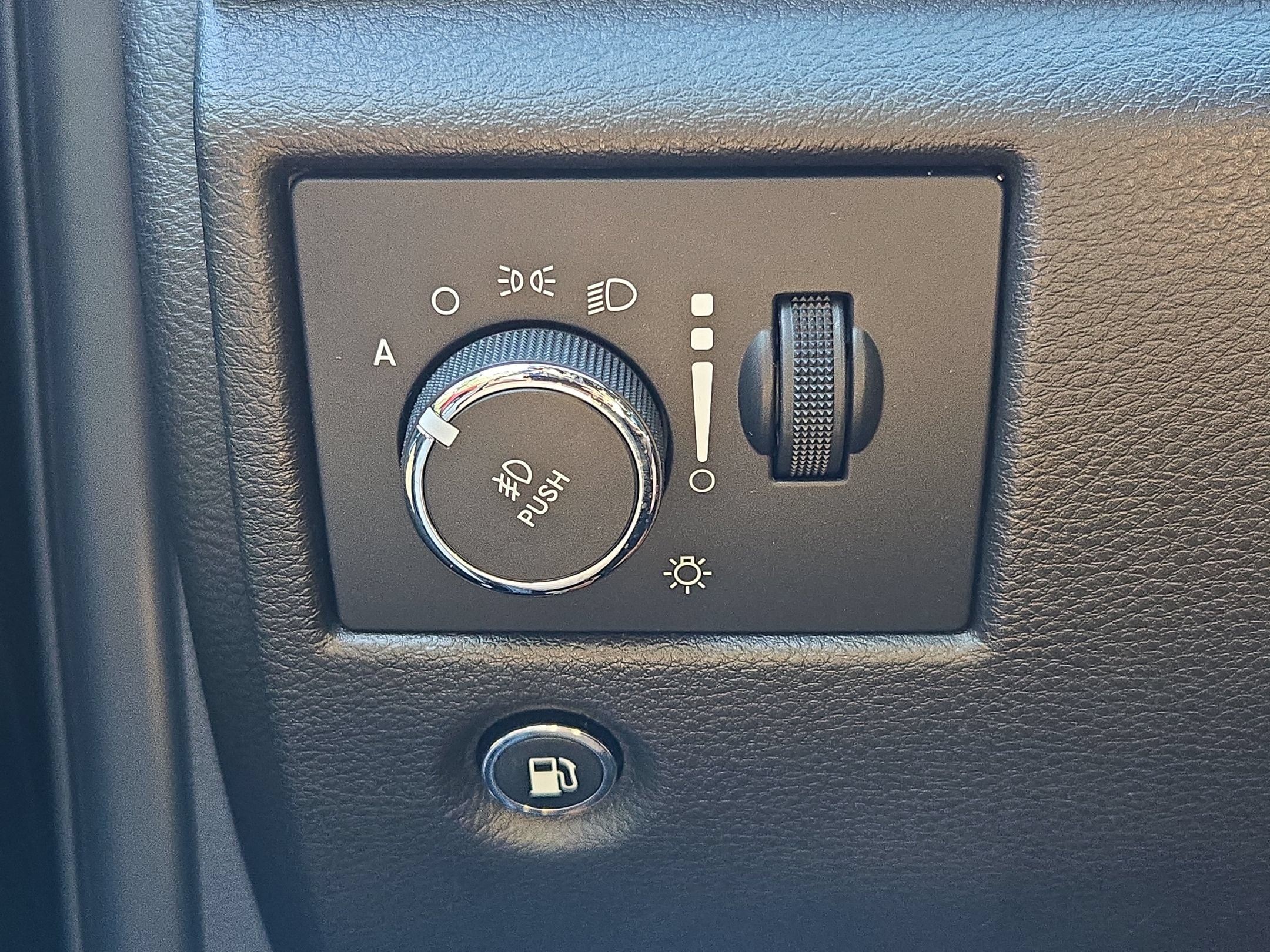 Used 2021 Jeep Grand Cherokee Laredo X RWD image 38