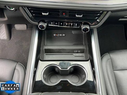 Used 2025 Chevrolet Suburban Z71 AWD/4WD image 28
