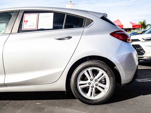 Used 2017 Chevrolet Cruze LT image 5