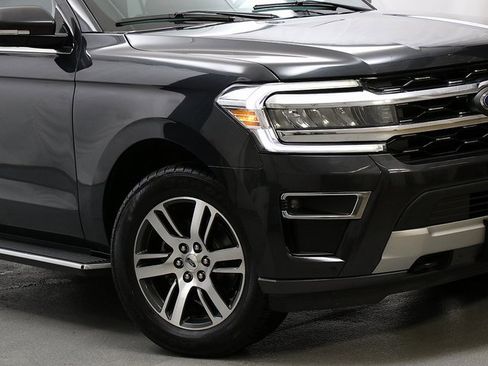 Used 2023 Ford Expedition Limited image 3
