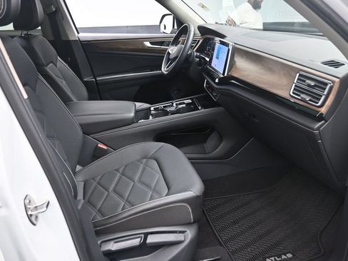 Used 2024 Volkswagen Atlas SE FWD image 29